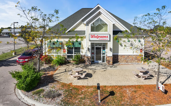 Pictures of Retail property located at 3336 Dort Hwy, Flint, MI 48506 for sales - image #1