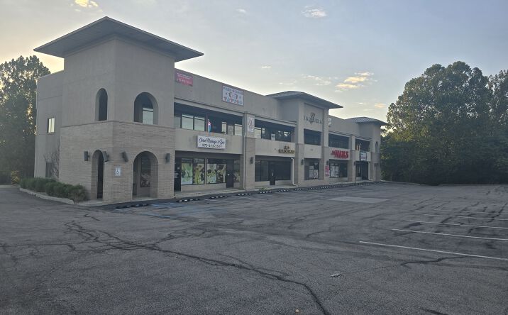 Pictures of Office, Retail property located at 3570 Osage Beach Pkwy, Osage Beach, MO 65065 for sales - image #1