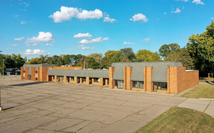 Pictures of Office, Retail property located at 38116-38160 S Gratiot Avenue, Clinton Twp, MI 48036 for sales - image #1
