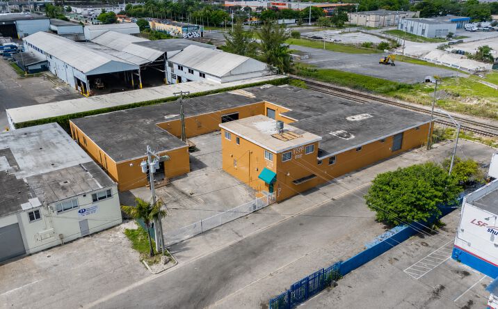 Pictures of Industrial property located at 3750 NW 43rd St, Miami, FL 33142 for sales - image #1