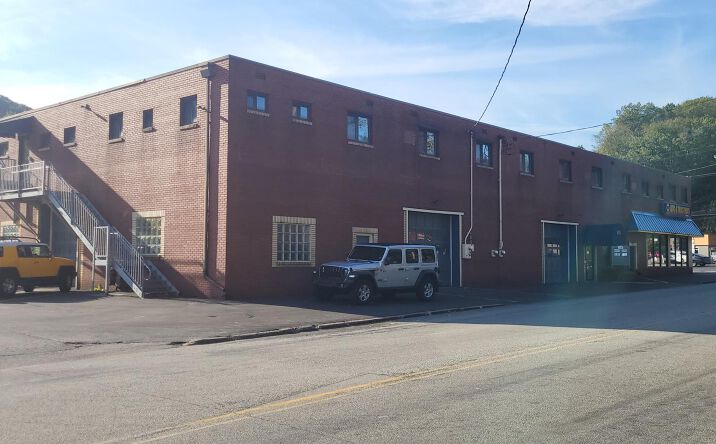 Pictures of Mixed Use, Retail property located at 915 Saxonburg Blvd, Pittsburgh, PA 15223 for sales - image #1