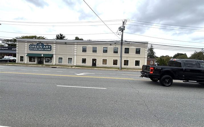 Pictures of Retail property located at 17 E Jericho Turnpike, Huntington, NY 11746 for sales - image #1
