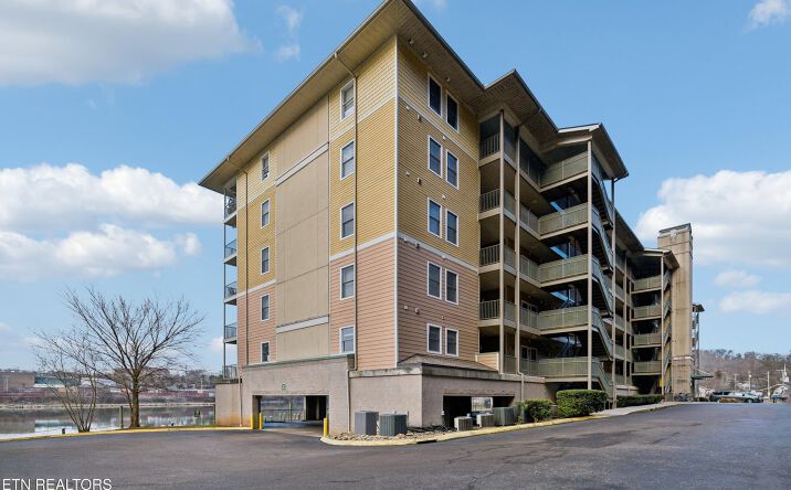 Pictures of Multifamily property located at 3001 River Towne Way #304, Knoxville, TN 37920 for sales - image #1