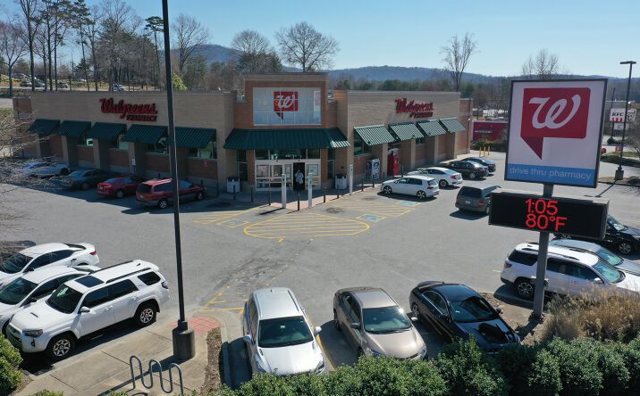 Pictures of Retail property located at 440 Blowing Rock Blvd, Lenoir, NC 28645 for sales - image #1
