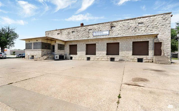 Pictures of Office property located at 414 S 5th Street, Manhattan, KS 66502 for sales - image #1