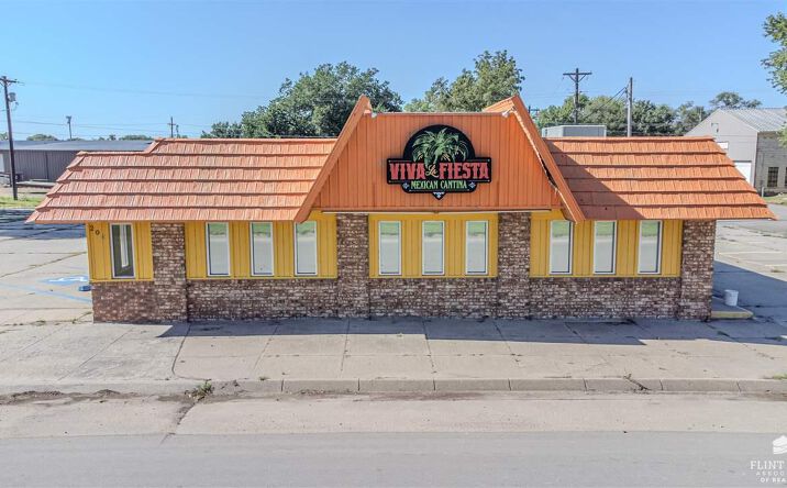 Pictures of Office, Retail property located at 204 Court Street, Clay Center, KS 67432 for sales - image #1