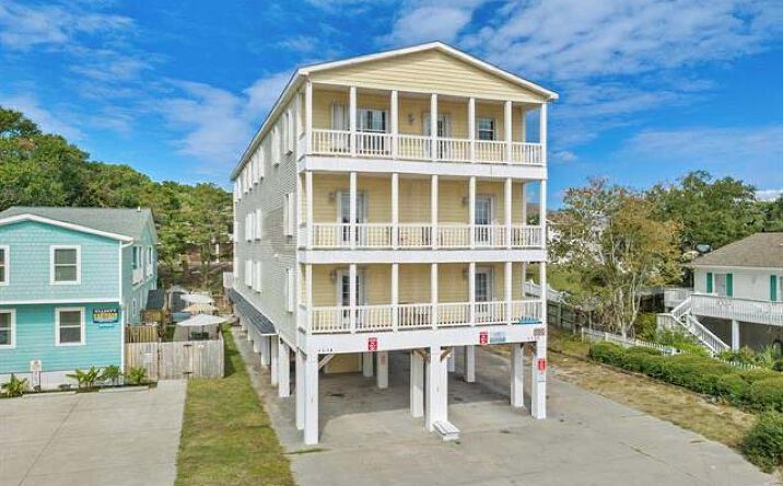 Pictures of Multifamily property located at 400 Hillside Dr S, North Myrtle Beach, SC 29582 for sales - image #1
