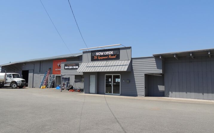 Pictures of Retail property located at 1750 Dowell Rd, Grants Pass, OR 97527 for sales - image #1