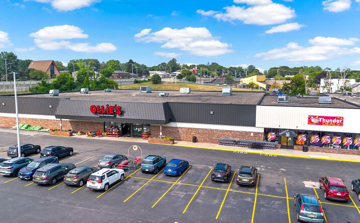 Pictures of Retail property located at 3160 W Ridge Rd, Greece, NY 14626 for sales - image #1