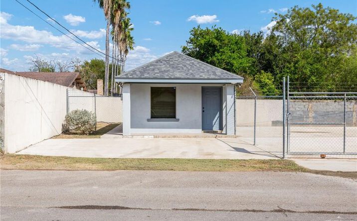Pictures of Office property located at 123 Flores Street, Roma, TX 78584 for sales - image #1