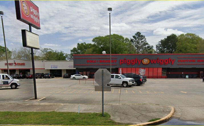 Pictures of Retail property located at 1720 Columbia Ave, Prentiss, MS 39474 for sales - image #1