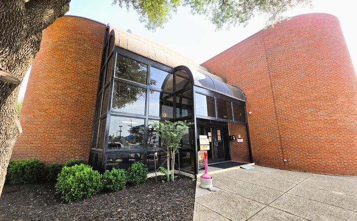 Pictures of Office property located at 1120 Metrocrest Dr, Carrollton, TX 75006 for sales - image #1