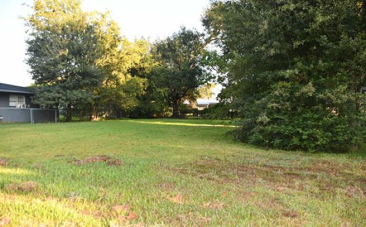 Pictures of Land property located at 1609 Meadow Dr, Lake Charles, LA 70607 for sales - image #1