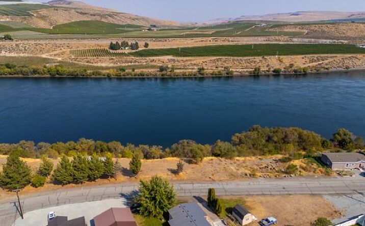 Pictures of Land property located at 2011 Columbia Blvd, Bridgeport, WA 98813 for sales - image #1