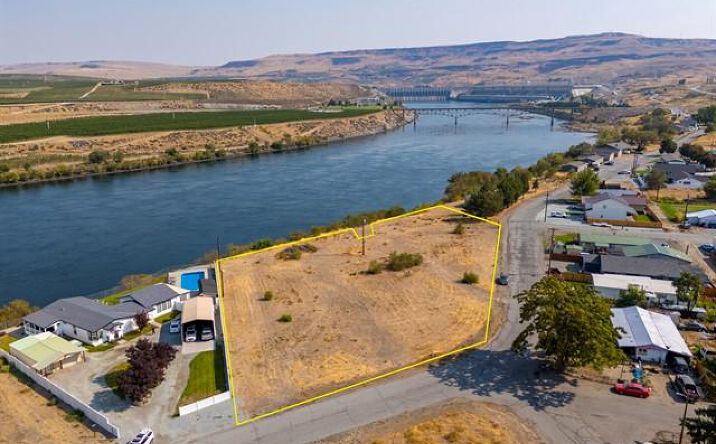 Pictures of Land property located at 1921 Columbia Blvd, Bridgeport, WA 98813 for sales - image #1
