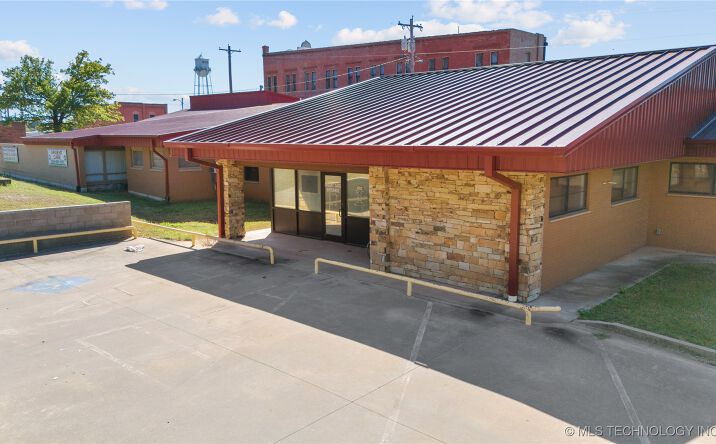 Pictures of Mixed Use, Office, Retail property located at 116 E Robert S Kerr Boulevard, Wynnewood, OK 73098 for sales - image #1