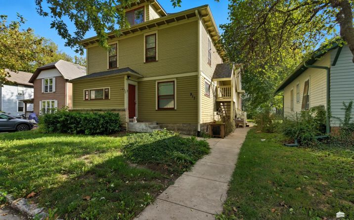 Pictures of Multifamily property located at 917 Laramie Street, Manhattan, KS 66502 for sales - image #1
