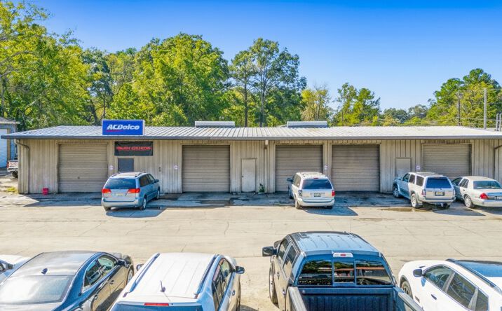 Pictures of Retail property located at  for sales - image #1