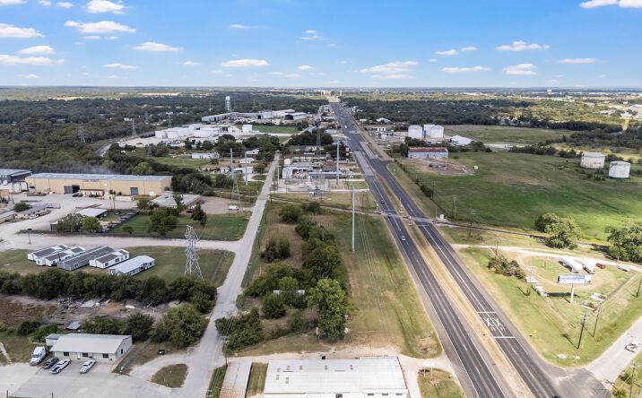 Pictures of Land property located at 2.375 Acres on New Dallas Hwy, Waco, TX 76705 for sales - image #1