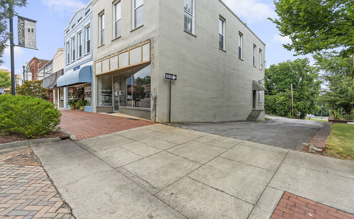 Pictures of Office, Retail property located at 104 Court Square, Abbeville, SC 29620 for sales - image #1