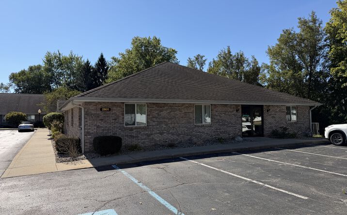 Pictures of Office property located at 2801 E Bristol St, Elkhart, IN 46514 for sales - image #1