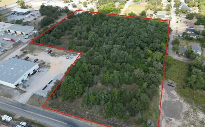 Pictures of Land property located at 3321 W Shaw Street, Tyler, TX 75701 for sales - image #1