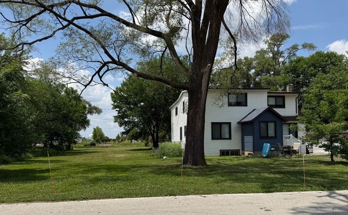 Pictures of Land property located at 1596 Oxford Rd, Des Plaines, IL 60018 for sales - image #1