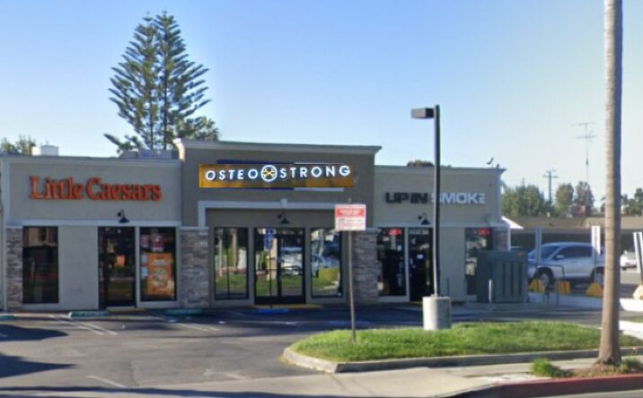 Pictures of Retail property located at 621 W 19th St, Costa Mesa, CA 92627 for sales - image #1