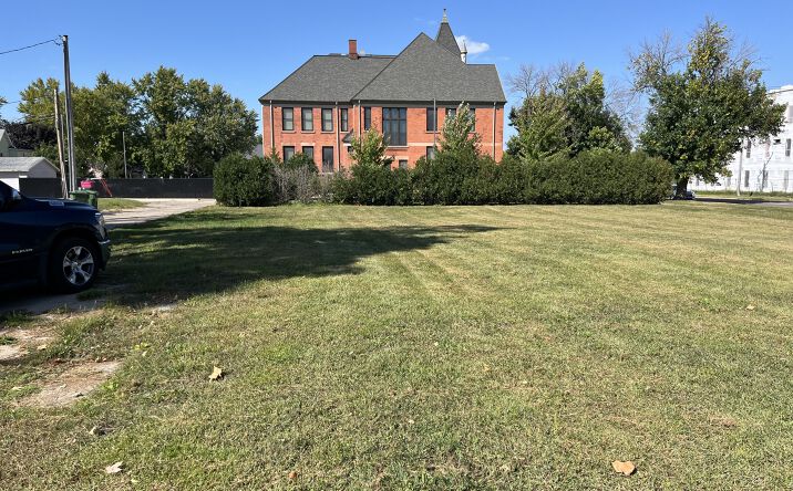 Pictures of Land property located at 620 S 4TH Street, Clinton, IA 52732 for sales - image #1