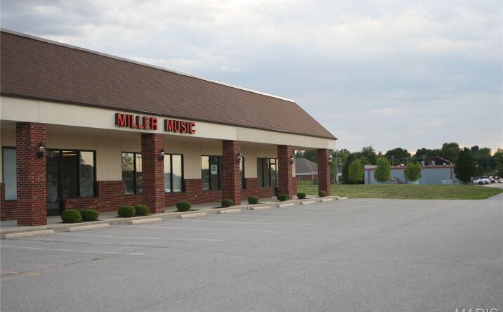 Pictures of Retail, Office, Mixed Use property located at 4510 N Illinois Street, Swansea, IL 62226 for sales - image #1