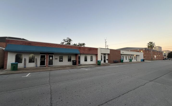 Pictures of Office property located at 702 Watts Avenue, Pascagoula, MS 39567 for sales - image #1