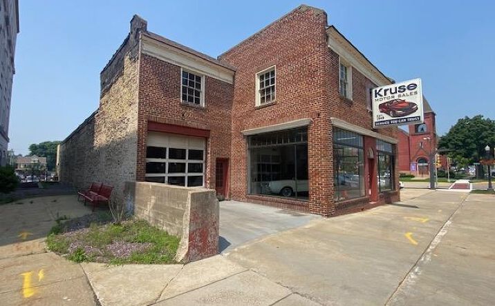 Pictures of Retail, Office, Industrial property located at 515 Broadway, Baraboo, WI 53913 for sales - image #1