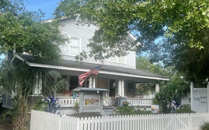 Pictures of Retail, Office, Mixed Use property located at 211 N. Howe St., Southport, NC 28461 for sales - image #1