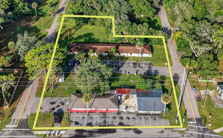 Pictures of Mixed Use, Multifamily, Retail property located at 37415 SR 19, Umatilla, FL 32784 for sales - image #1