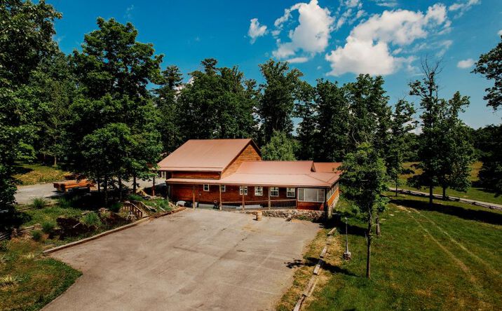 Pictures of Retail property located at 16 Baby Back Place, Pipestem, WV 25979 for sales - image #1
