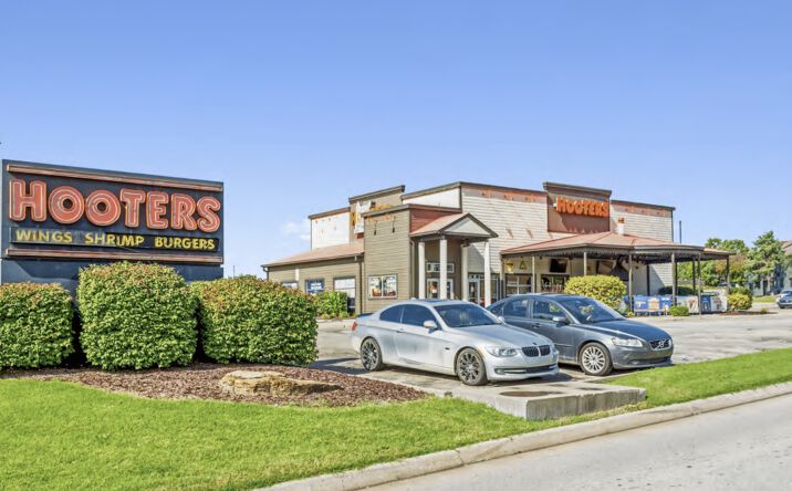 Pictures of Retail property located at 6100 SW 10th Ave, Topeka, KS 66615 for sales - image #1