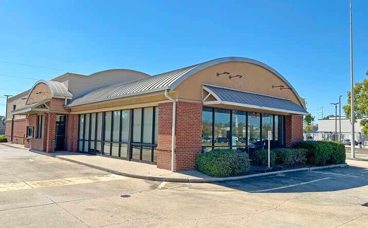 Pictures of Land, Retail property located at 3806 Ambassador Caffery Pkwy, Lafayette, LA 70503 for sales - image #1