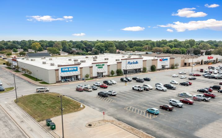 Pictures of Retail property located at 1995-2107 National Blvd, Galesburg, IL 61401 for sales - image #1