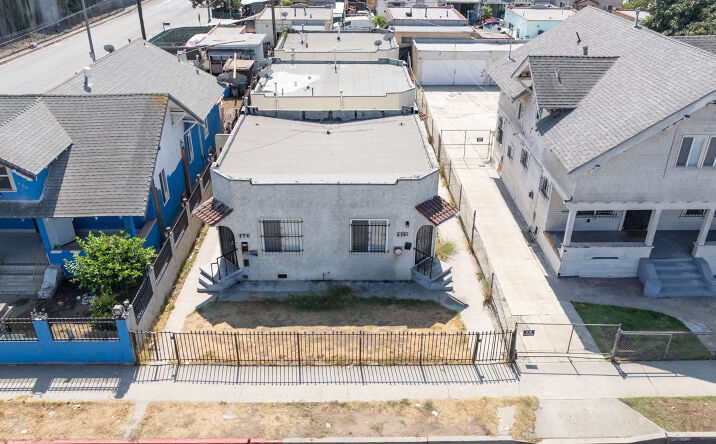 Pictures of Multifamily property located at 424 W Gage Ave, Los Angeles, CA 90003 for sales - image #1