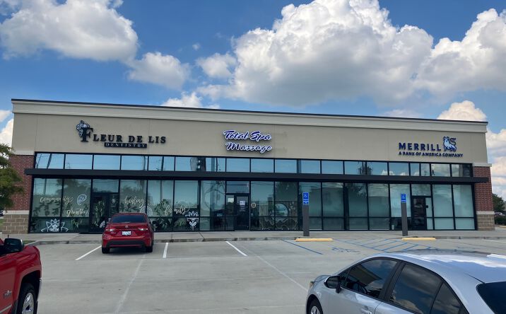 Pictures of Retail property located at 2020  country club rd, Lake Charles, LA 70605 for sales - image #1