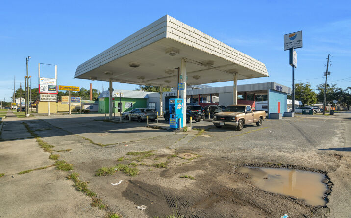 Pictures of Mixed Use, Office, Retail, Special Purpose property located at 420 W General Screven Way, Hinesville, GA 31313 for sales - image #1
