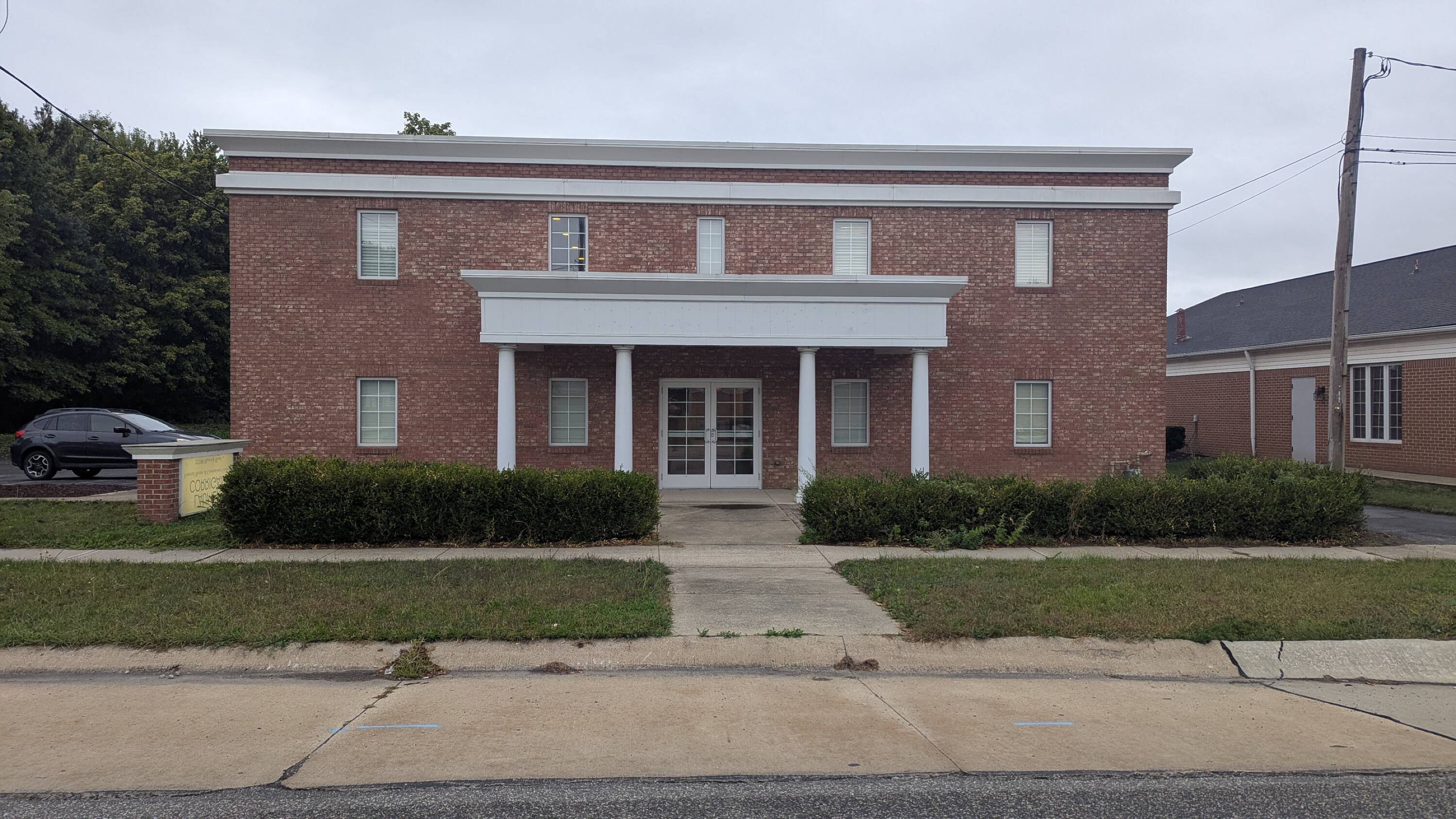 22100 Mastick Rd, Fairview Park, OH 44126