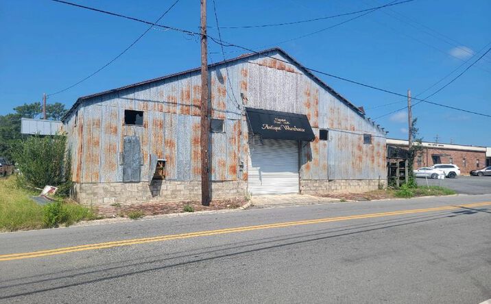 Pictures of Industrial property located at 323 S Jefferson, Nashville, GA 31639 for sales - image #1