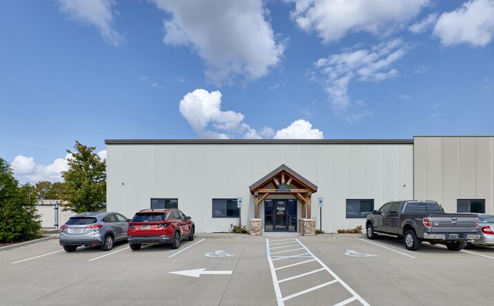 Pictures of Industrial property located at 305 Pkwy Industrial Dr, Lake Saint Louis, MO 63367 for sales - image #1