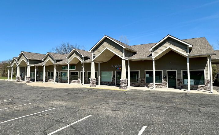 Pictures of Retail property located at 633 Hooker Rd, Allegan, MI 49010 for sales - image #1