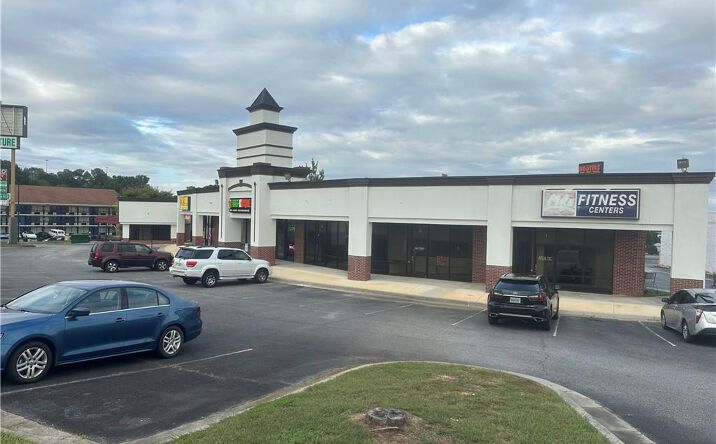 Pictures of Retail property located at 116 Riverside Parkway, Macon, GA 31210 for sales - image #1