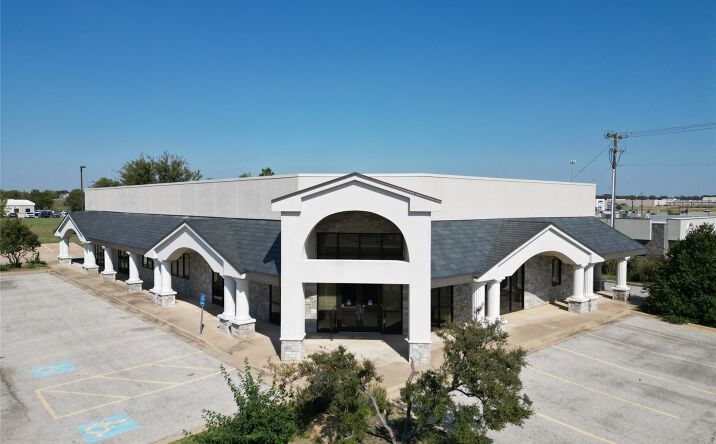 Pictures of Mixed Use, Office, Retail property located at 1202 Brookview Drive, Ardmore, OK 73401 for sales - image #1