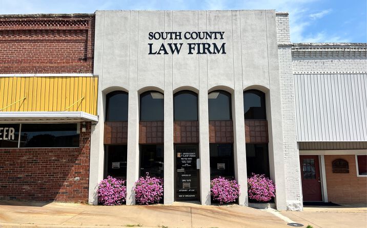 Pictures of Office property located at 320 W Broadway, Okemah, OK 74859 for sales - image #1
