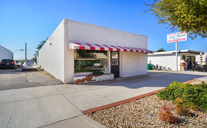 Pictures of Retail property located at 914 Halsell, Bridgeport, TX 76426 for sales - image #1