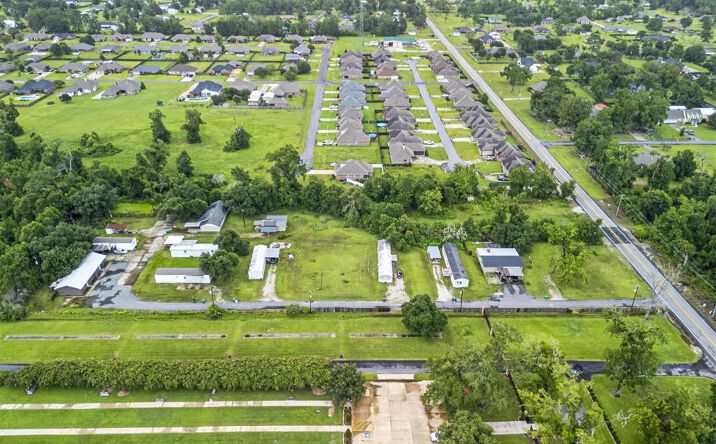 Pictures of Multifamily property located at 1480 Joe Miller Road, Lake Charles, LA 70611 for sales - image #1